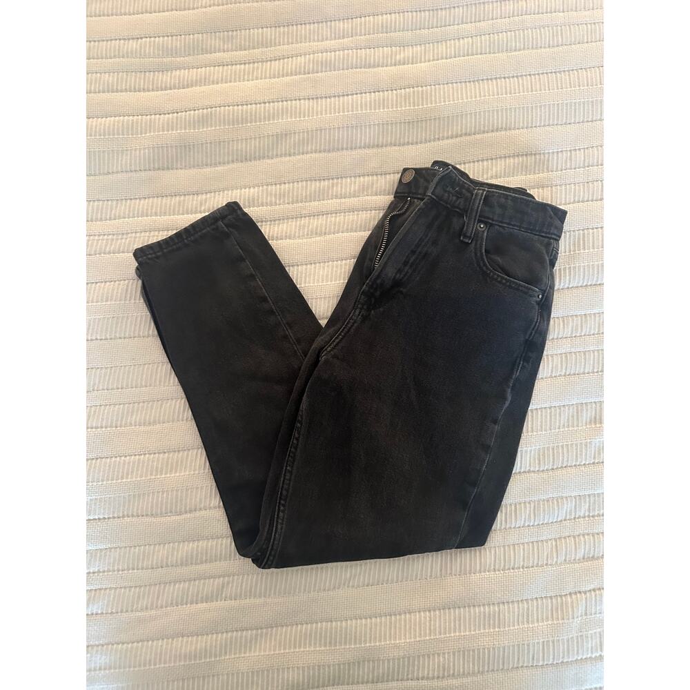Gap 24P Mom Jean in Black Denim